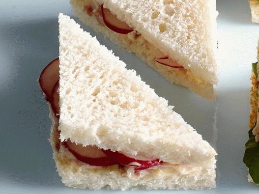 38. Sandwich con rábanos y anchoas