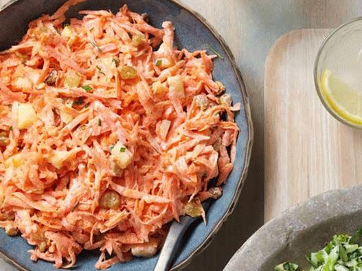 Ensalada de repollo con zanahorias y piña (No. 13)