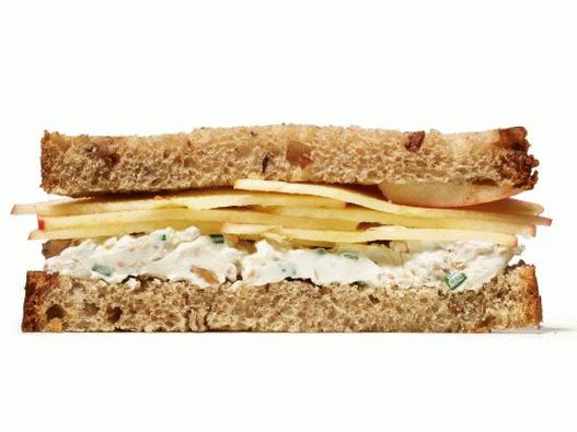 Sandwich con requesón, manzana y nueces (No. 47)