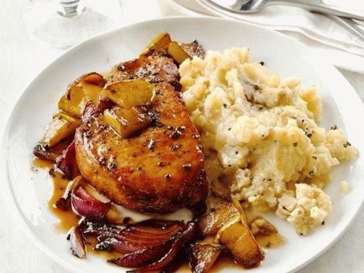 No. 27: un lomo guisado con sidra de manzana y una guarnición de papas trituradas con yogurt No. 27: un lomo guisado con sidra de manzana y una guarnición de papas trituradas con yogurt