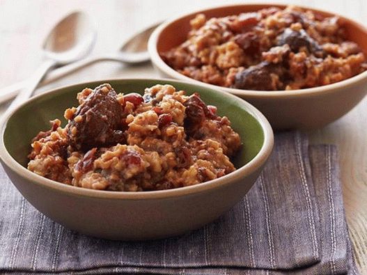 Nº 50: avena con frutos secos en una olla de cocción lenta Nº 50: avena con frutos secos en una olla de cocción lenta