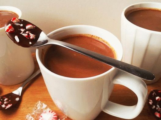 Cucharas de chocolate con dulces de menta