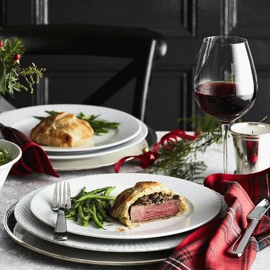 Foto de carne de res Wellington con queso azul y berros