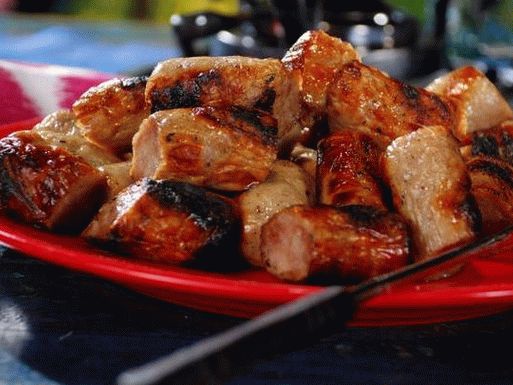 Foto Bratwurst (salchichas para freír) en cerveza