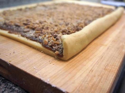 Rollos de canela, tocino, bourbon y avellanas