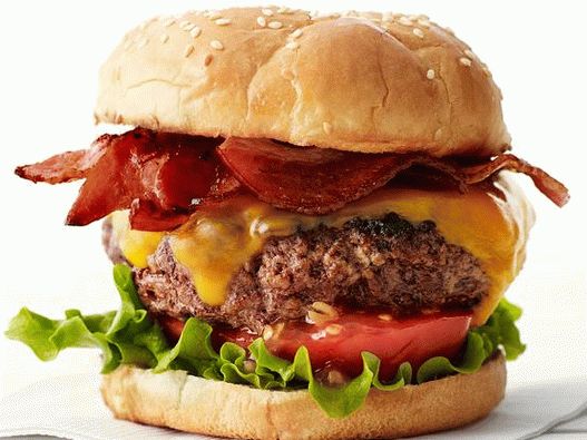 Foto hamburguesa con tocino y queso