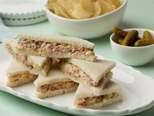 Foto de un jamón y sándwich en escabeche