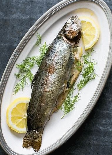 Foto trucha entera a la parrilla