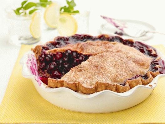 Foto pastel de arándano y limón en un pastel de mantequilla en capas