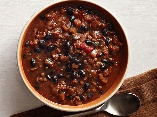 Foto de Chile con frijoles negros, lentejas y berenjenas