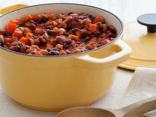 Foto de Chile con carne molida y tres tipos de frijoles