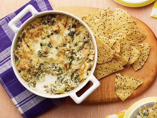 Salsa fotográfica con alcachofas y col rizada