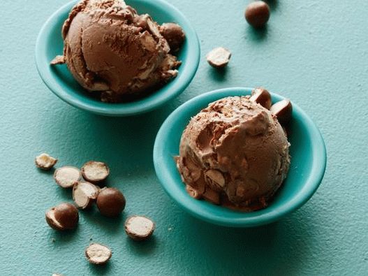 Helado de caramelo de chocolate