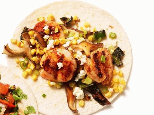 Foto de fajitas con camarones, champiñones y maíz