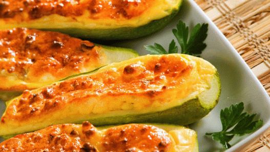 Foto de barcos de calabacín relleno