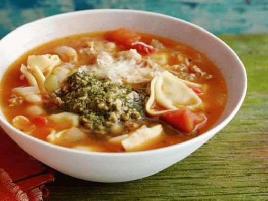 Sopa de frijoles con albóndigas italianas y aderezo verde