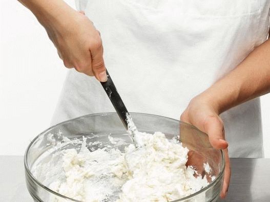 Luego mezcle las proteínas en la masa