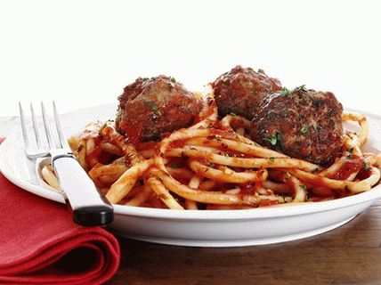 Foto de albóndigas rellenas de queso ricotta