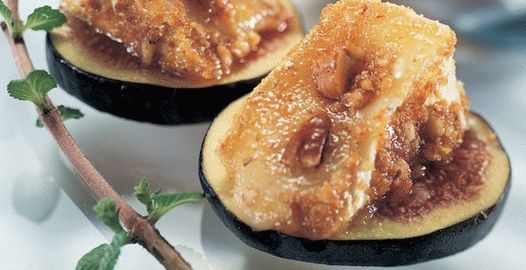 Foto canapés de frutas con queso y nueces