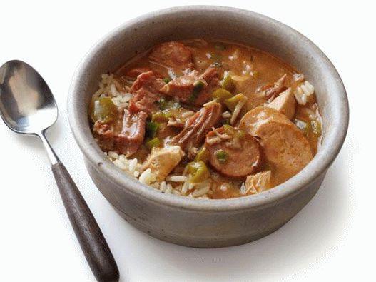 Foto de Gumbo con pavo, pollo y salchichas