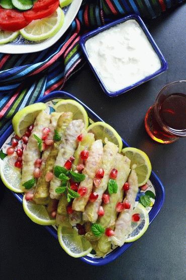 Foto de col rellena con relleno de pescado en la Pascua (Pascua)