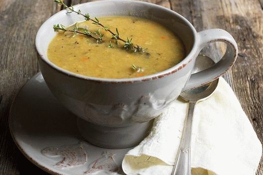 Foto de sopa de puré de guisantes al curry