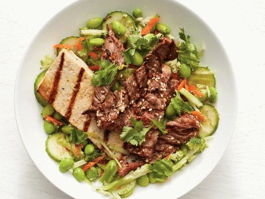 Foto de carne vietnamita con sésamo y tofu