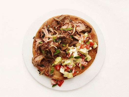 Foto de ternera oriental con ensalada de pita
