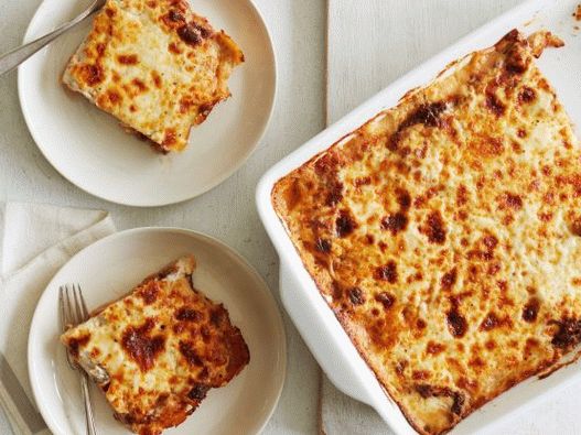 Foto de Musaka griega (cazuela de hojaldre con salsa bechamel)