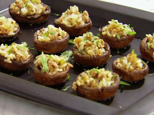 Tapas de setas rellenas de arroz de jengibre y carne picada