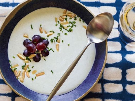 Foto gazpacho blanco frío