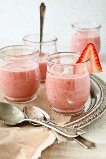 Foto sopa fría de fresas y champán aperitivo