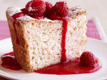 Foto Cupcake de pan de jengibre con salsa de frambuesa