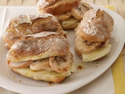 Foto sandwiches italianos con pavo y panceta