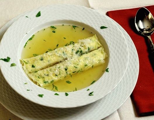 Foto sopa italiana con panqueques