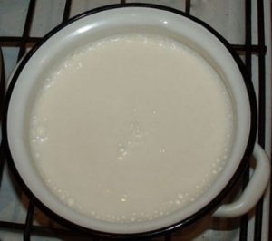 Yogurt en una máquina de yogurt