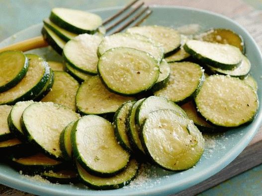 Fotos de calabacín preparado por fritura rápida