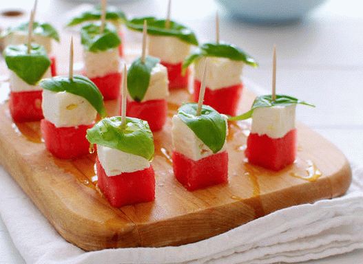 Foto de canapés de melón y queso feta
