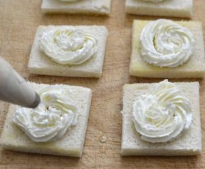 Canapés de caviar negro