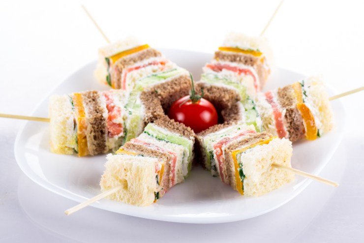 Canapés de queso cheddar