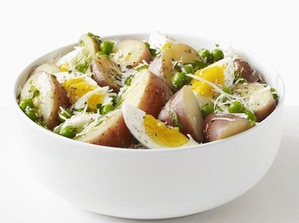 Foto de ensalada de papa con huevos