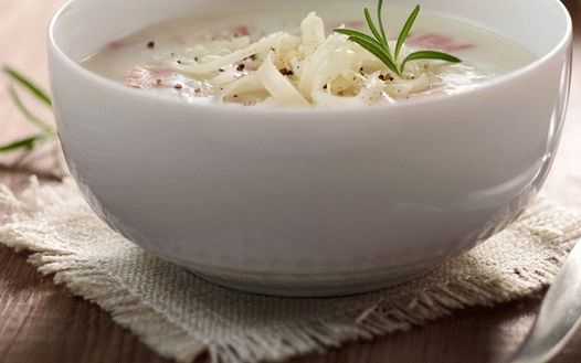 Sopa de puré de papas con tocino