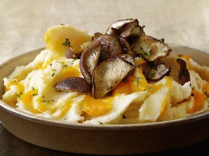 Foto de puré de papa y calabaza con hongos shiitake