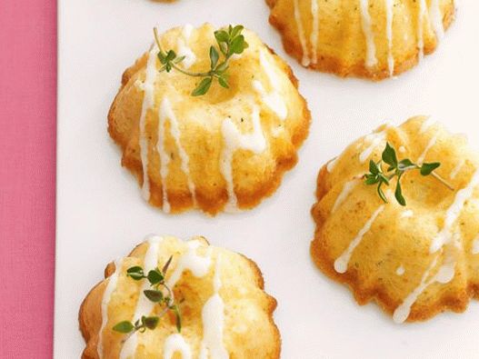 Foto Muffins con glaseado de tomillo y limón