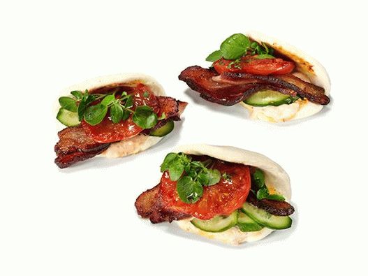 Sándwiches clásicos de estilo asiático con mayonesa de chile