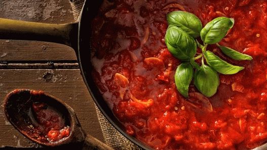 Foto salsa marinara clásica