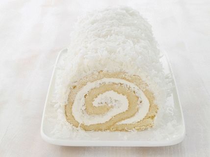 Foto Rollo de coco con mantequilla y crema de ron