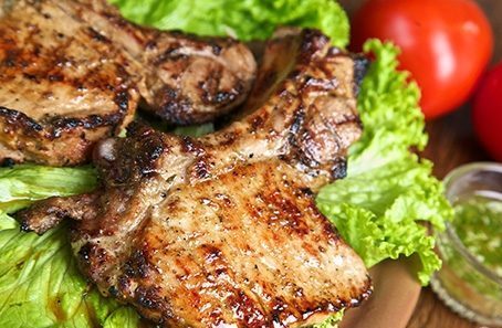 Kostitsa con salsa muzhdey