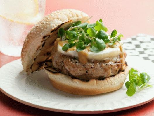 Foto chuleta de pavo para una hamburguesa