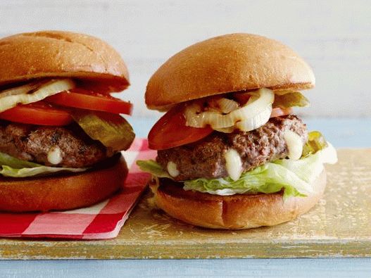 Foto de albóndigas a la parrilla rellenas de queso